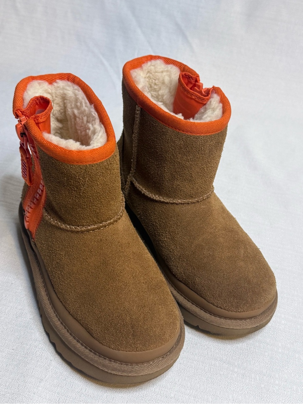 Ugg Kids Classic Mini Zipper Tape Logo Chestnut Size 13
